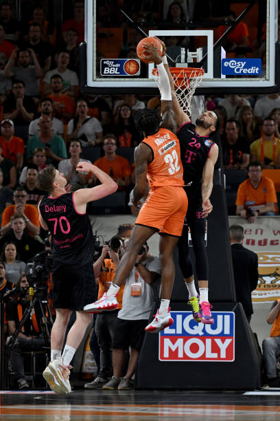 他不仅打破 他不仅打破