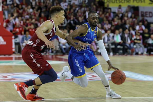 基在加盟拜 基在加盟拜